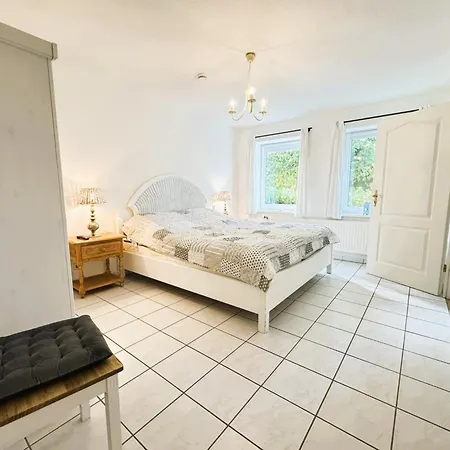 Krischan - Ruhige Mit Garten, Nur 5 Km Zum Casa de Férias Grundhof